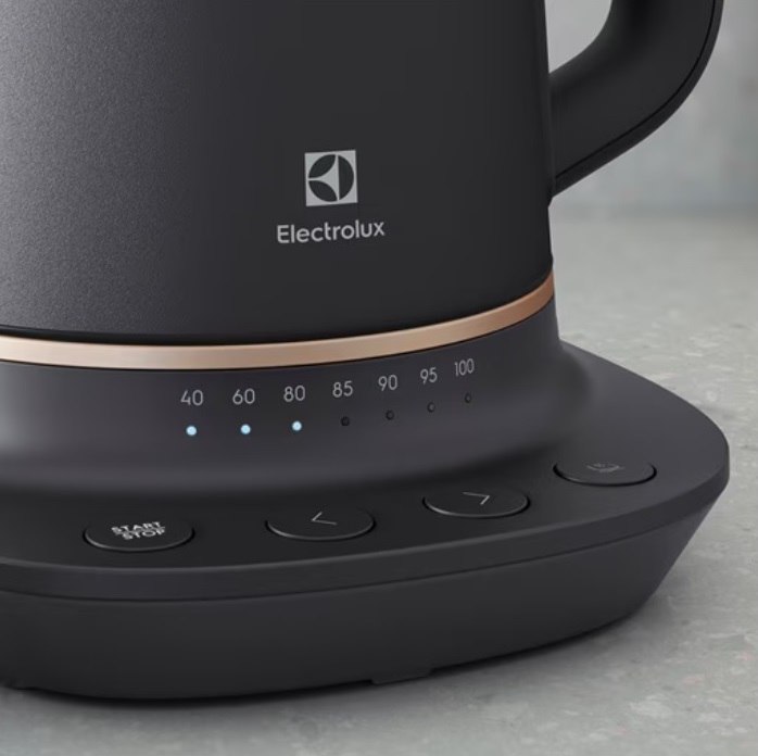 Чайник ELECTROLUX E7K1-6BP · 2