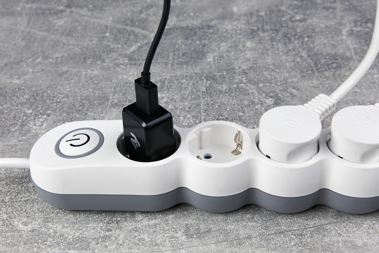 Мережевий подовжувач 2Е Plus 4р 3м White (2E-U04VESM3W) · 6